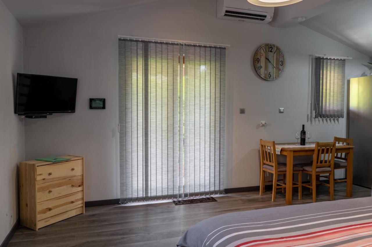 Apartman Studio Erin Ровинь Экстерьер фото
