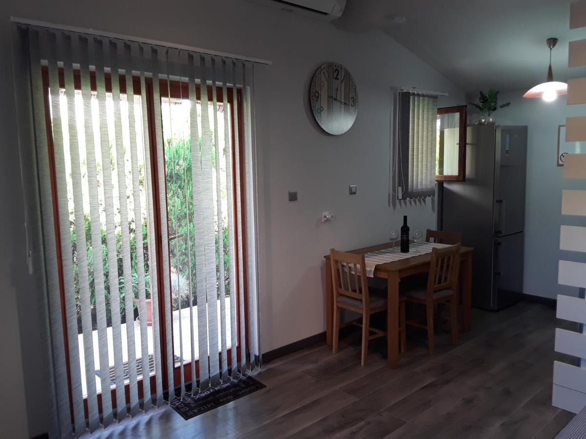 Apartman Studio Erin Ровинь Экстерьер фото