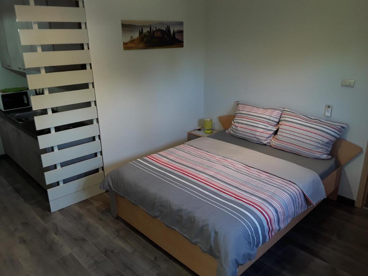 Apartman Studio Erin Ровинь Экстерьер фото